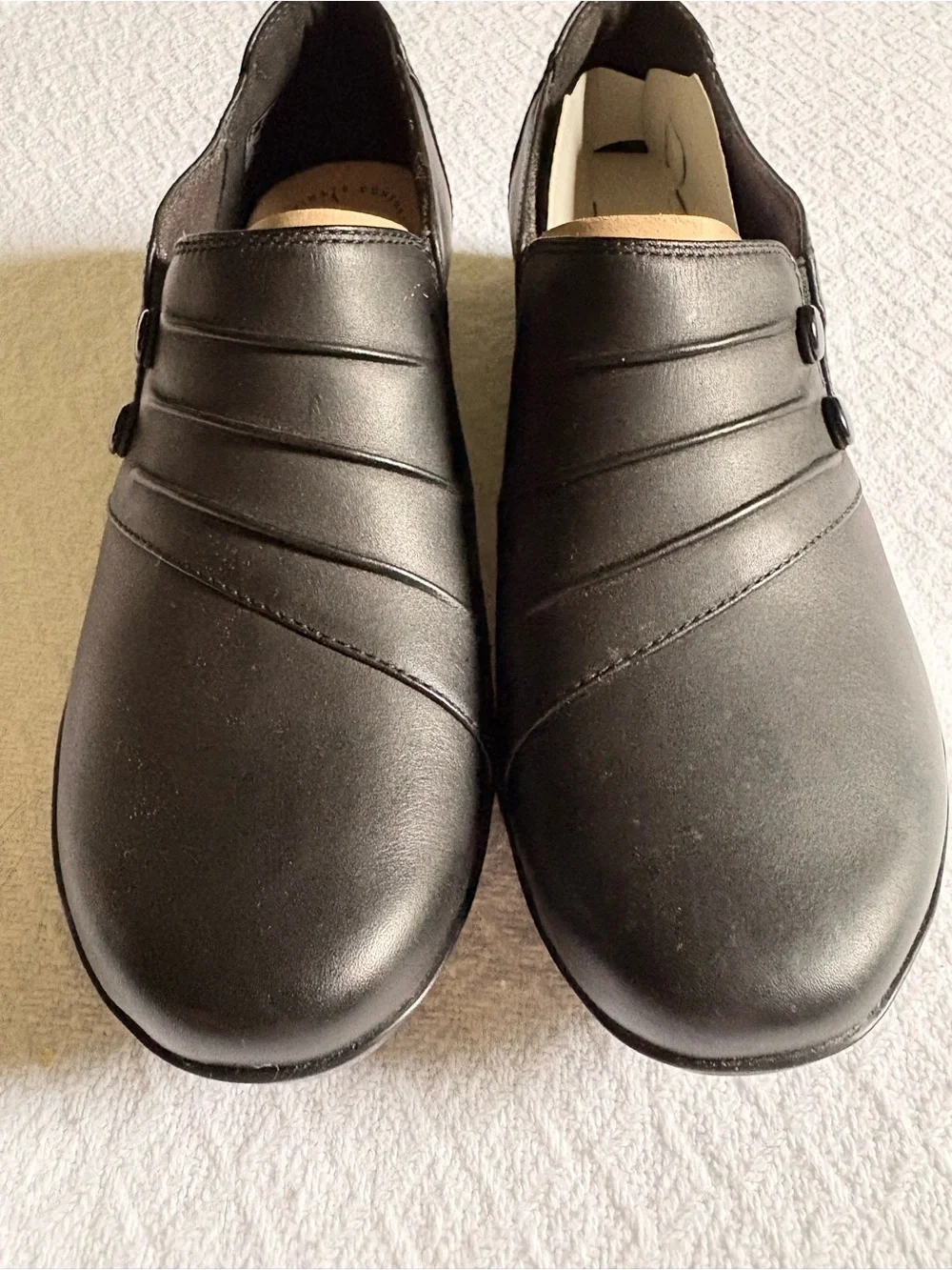 Clarks Everlay Romy Black Slip-On Leather Women’s‎ Loafers 8.5 New!